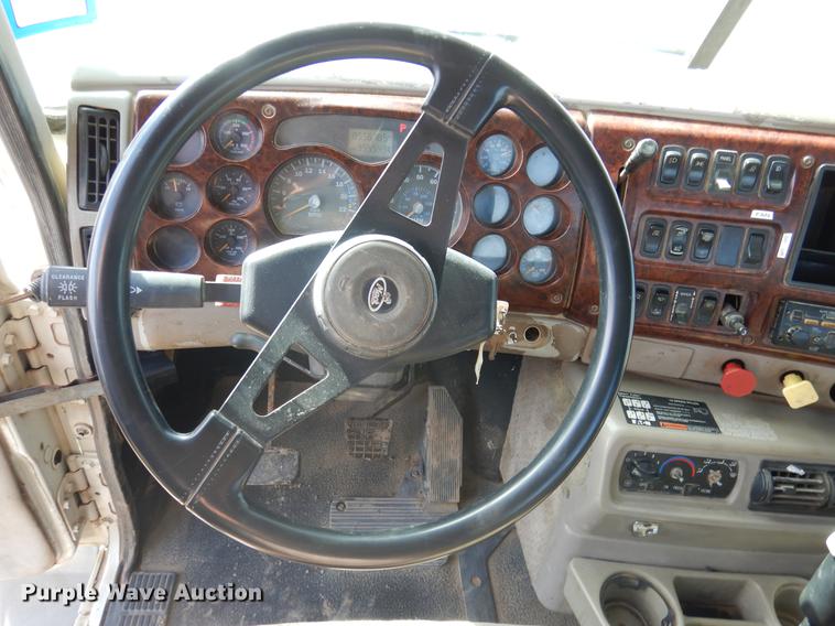 image for item DC5927 2000 Mack CH613 winch truck