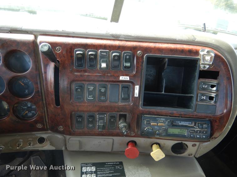 image for item DC5927 2000 Mack CH613 winch truck