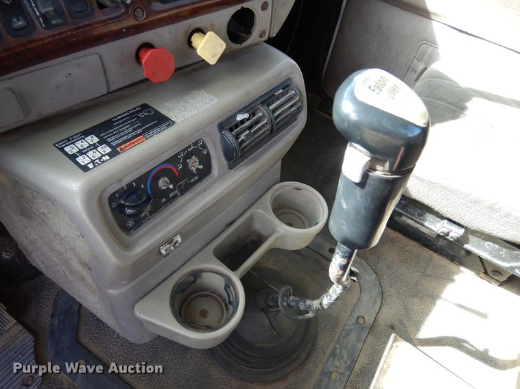 image for item DC5927 2000 Mack CH613 winch truck