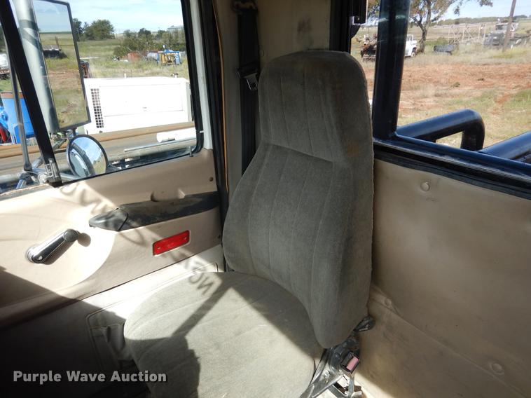 image for item DC5927 2000 Mack CH613 winch truck