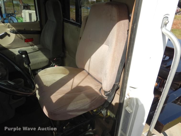 image for item DC5927 2000 Mack CH613 winch truck