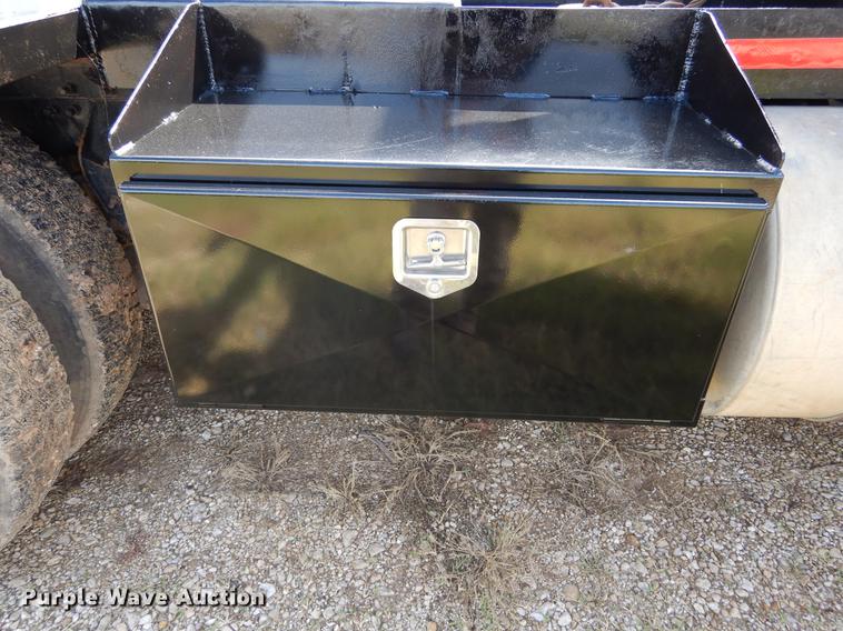 image for item DC5927 2000 Mack CH613 winch truck