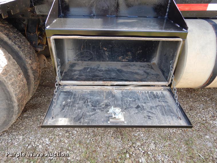 image for item DC5927 2000 Mack CH613 winch truck