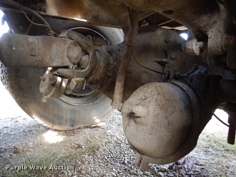 image for item DC5927 2000 Mack CH613 winch truck