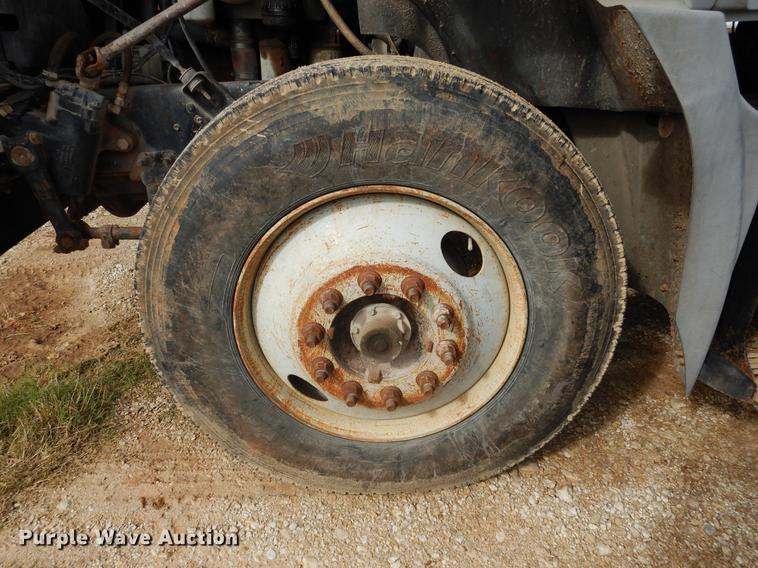 image for item DC5927 2000 Mack CH613 winch truck