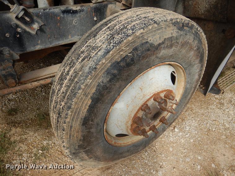 image for item DC5927 2000 Mack CH613 winch truck