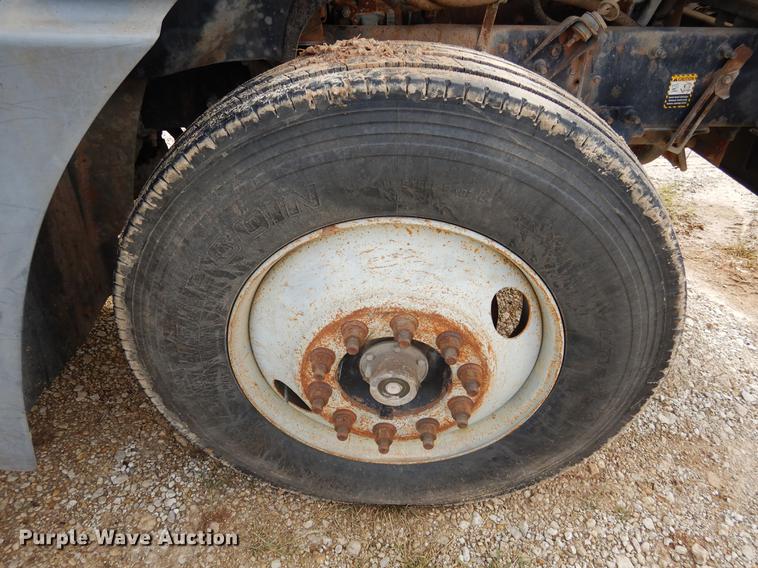 image for item DC5927 2000 Mack CH613 winch truck