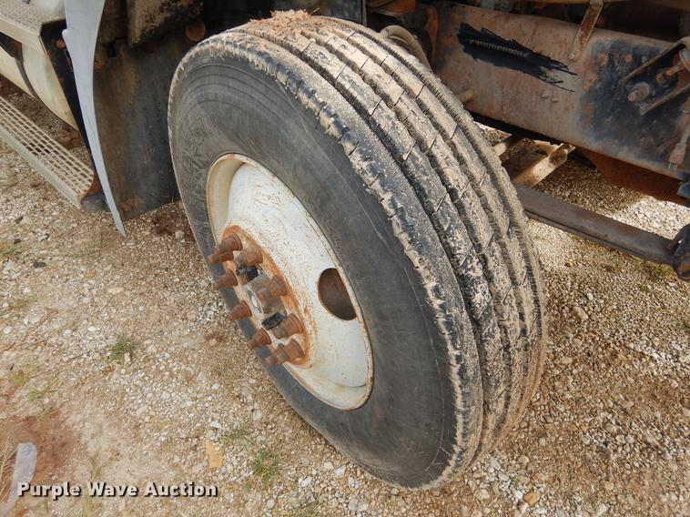 image for item DC5927 2000 Mack CH613 winch truck