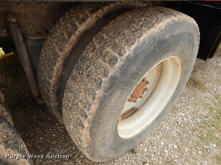 image for item DC5927 2000 Mack CH613 winch truck