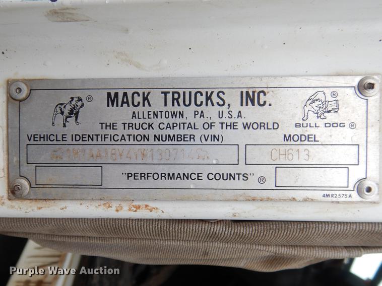 image for item DC5927 2000 Mack CH613 winch truck