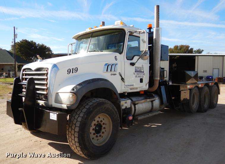 image for item DC5928 2009 Mack GU713 Granite winch truck