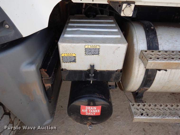 image for item DC5928 2009 Mack GU713 Granite winch truck