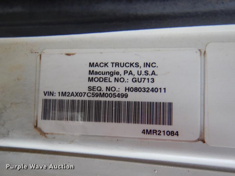 image for item DC5928 2009 Mack GU713 Granite winch truck
