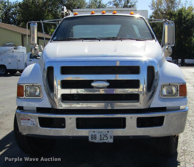 image for item DD2657 2008 Ford F650 Super Duty XL service truck with crane