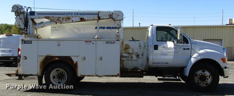 image for item DD2657 2008 Ford F650 Super Duty XL service truck with crane