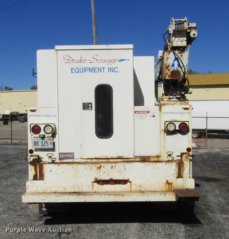 image for item DD2657 2008 Ford F650 Super Duty XL service truck with crane