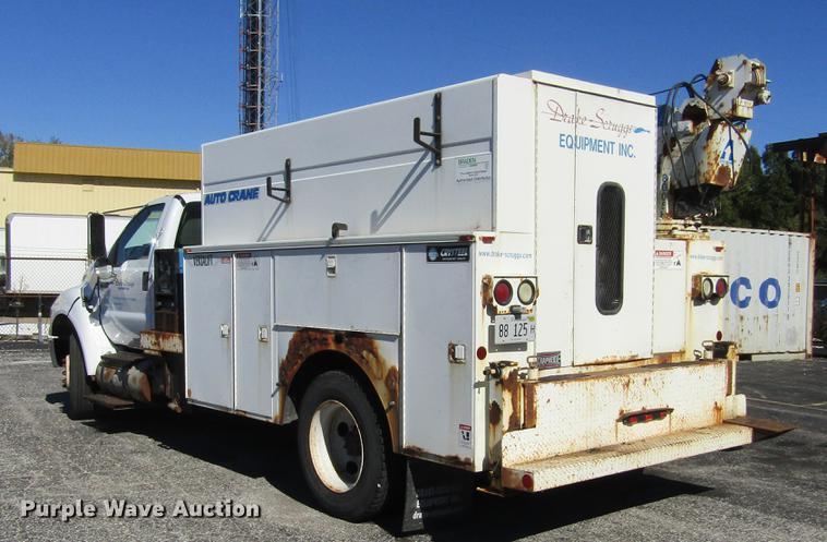 image for item DD2657 2008 Ford F650 Super Duty XL service truck with crane