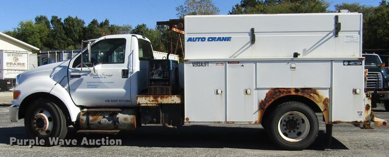 image for item DD2657 2008 Ford F650 Super Duty XL service truck with crane