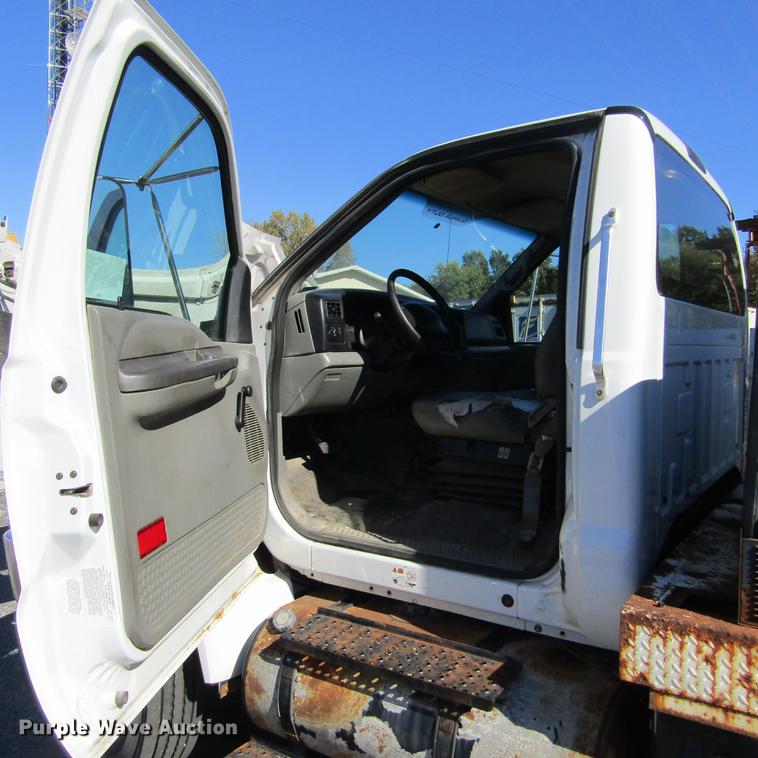 image for item DD2657 2008 Ford F650 Super Duty XL service truck with crane