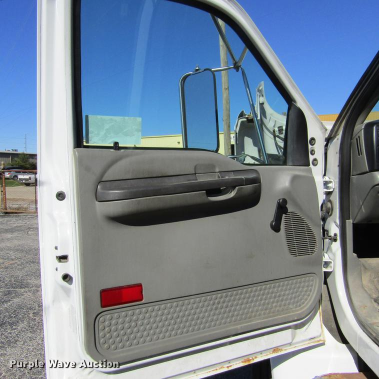 image for item DD2657 2008 Ford F650 Super Duty XL service truck with crane