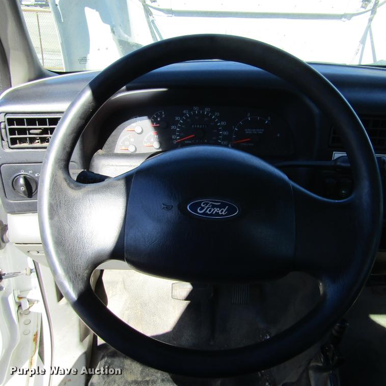 image for item DD2657 2008 Ford F650 Super Duty XL service truck with crane