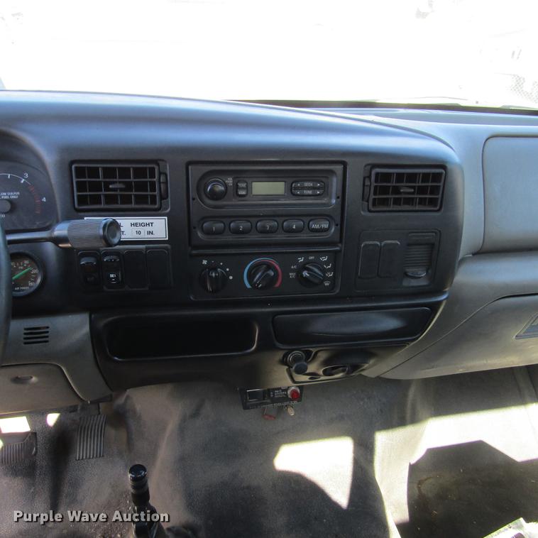 image for item DD2657 2008 Ford F650 Super Duty XL service truck with crane