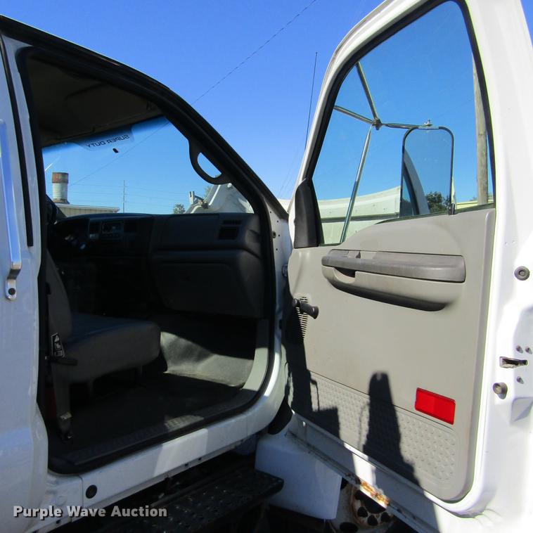 image for item DD2657 2008 Ford F650 Super Duty XL service truck with crane