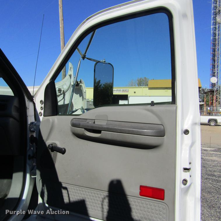 image for item DD2657 2008 Ford F650 Super Duty XL service truck with crane