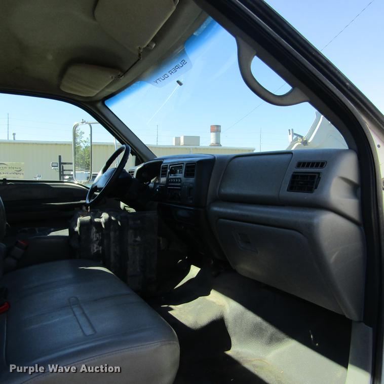 image for item DD2657 2008 Ford F650 Super Duty XL service truck with crane