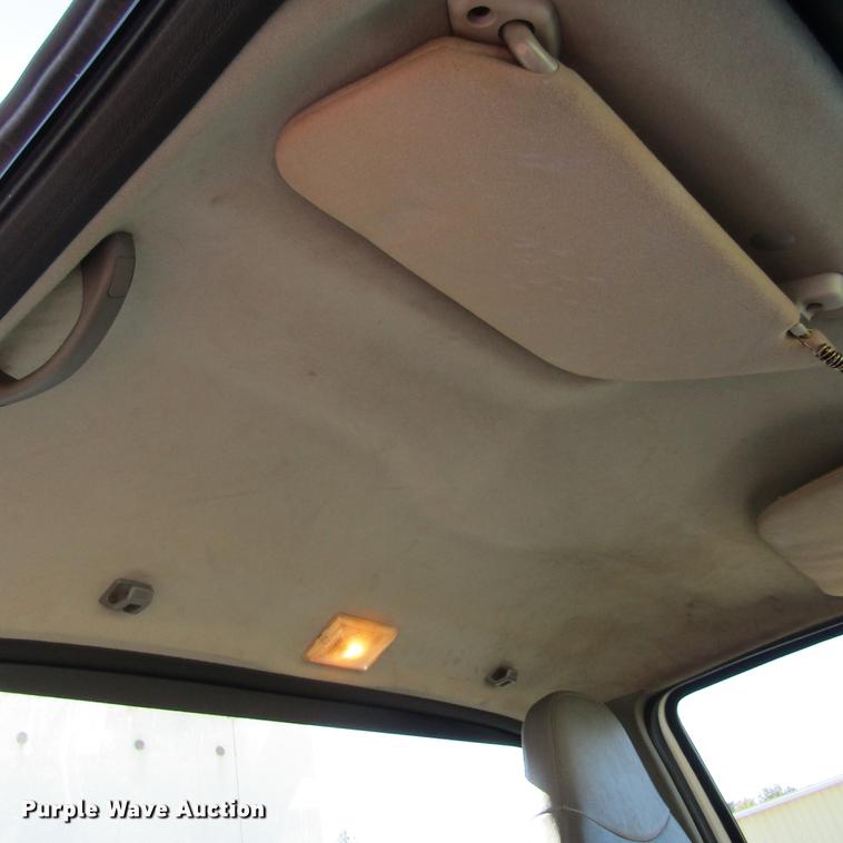 image for item DD2657 2008 Ford F650 Super Duty XL service truck with crane