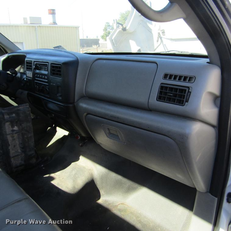 image for item DD2657 2008 Ford F650 Super Duty XL service truck with crane