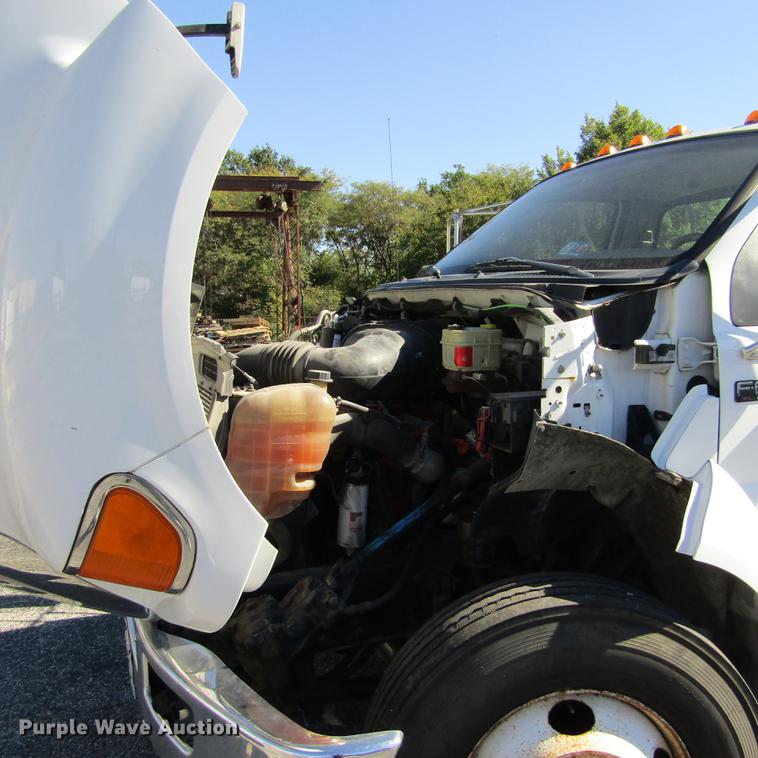 image for item DD2657 2008 Ford F650 Super Duty XL service truck with crane