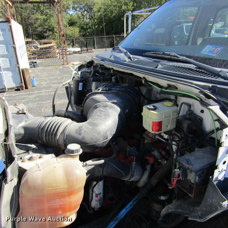 image for item DD2657 2008 Ford F650 Super Duty XL service truck with crane