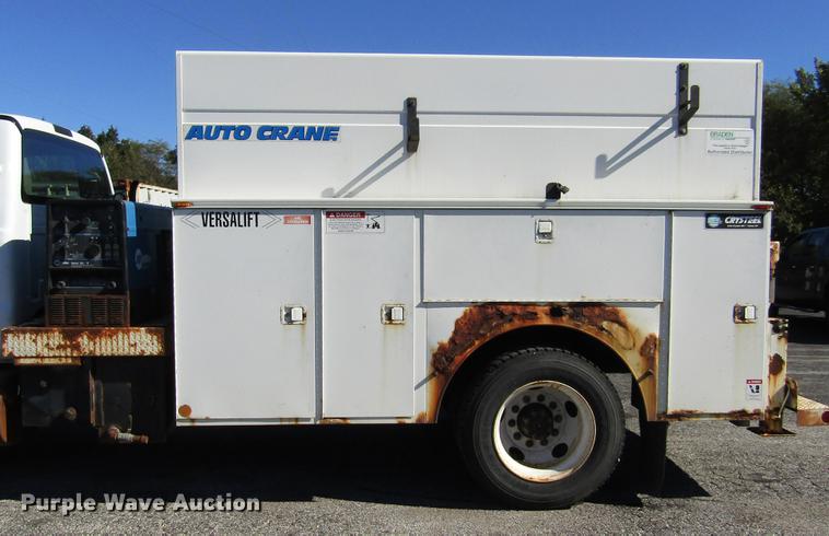 image for item DD2657 2008 Ford F650 Super Duty XL service truck with crane