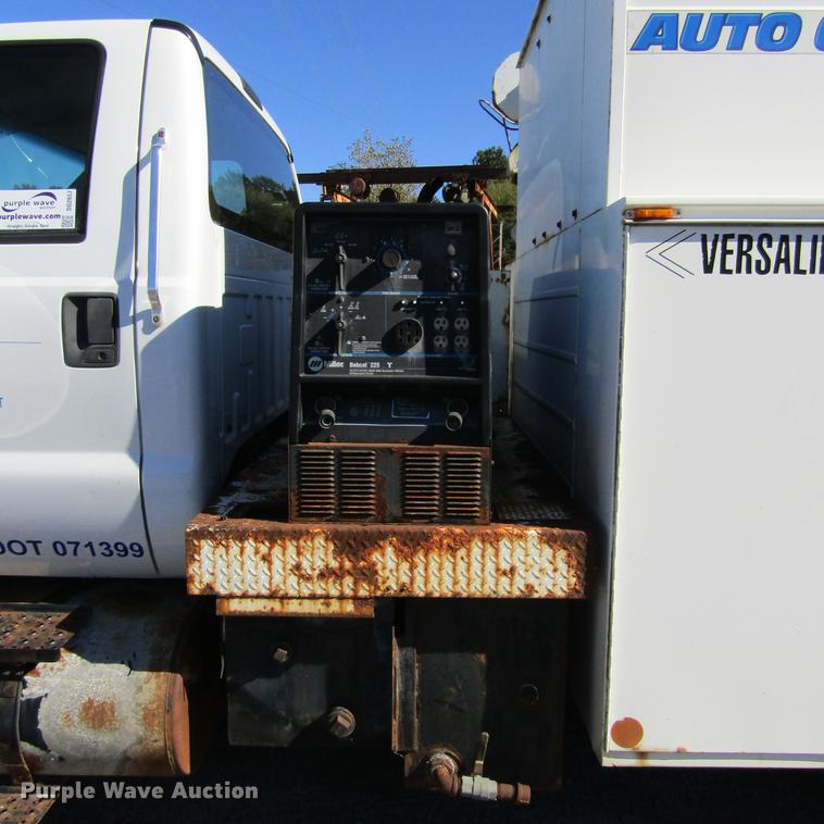 image for item DD2657 2008 Ford F650 Super Duty XL service truck with crane