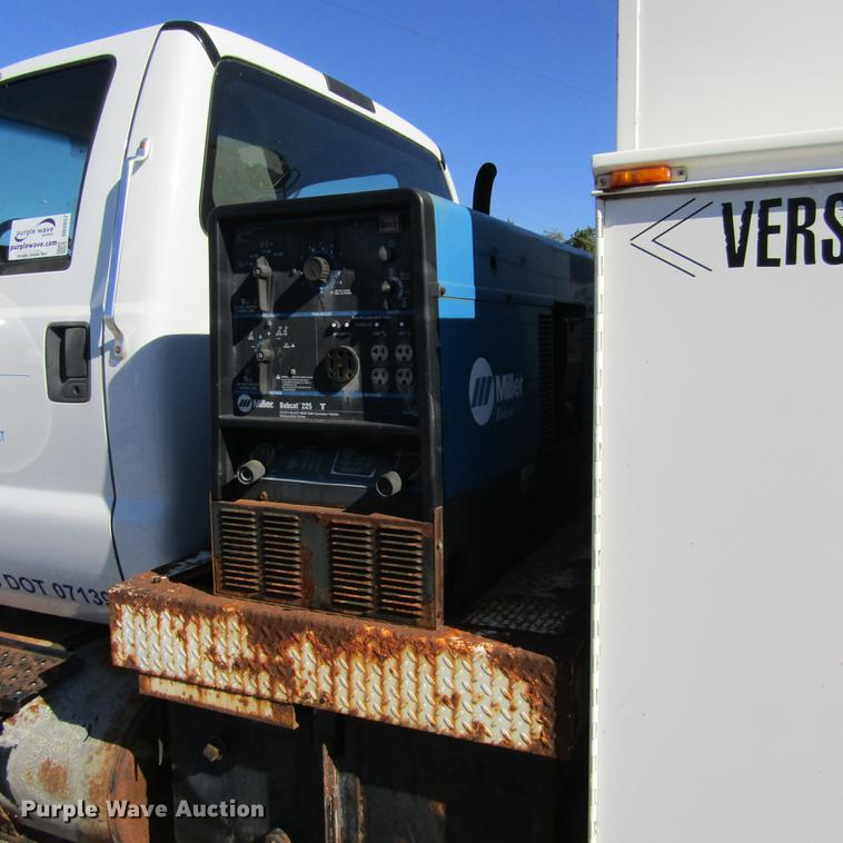 image for item DD2657 2008 Ford F650 Super Duty XL service truck with crane