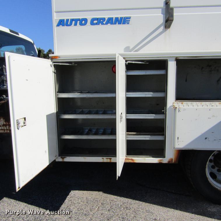 image for item DD2657 2008 Ford F650 Super Duty XL service truck with crane