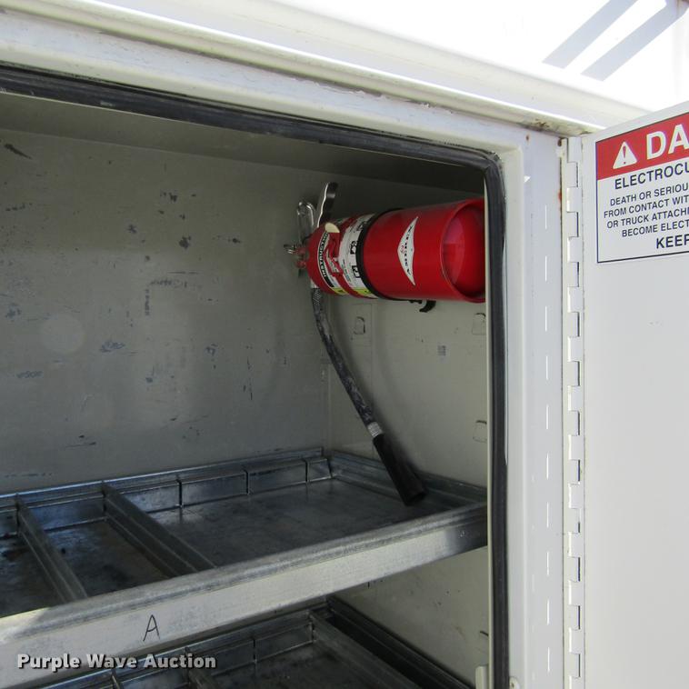 image for item DD2657 2008 Ford F650 Super Duty XL service truck with crane