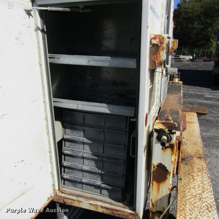 image for item DD2657 2008 Ford F650 Super Duty XL service truck with crane