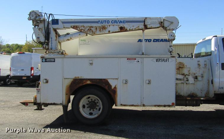 image for item DD2657 2008 Ford F650 Super Duty XL service truck with crane