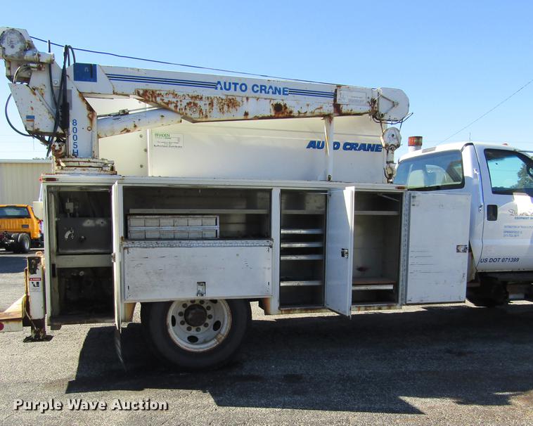 image for item DD2657 2008 Ford F650 Super Duty XL service truck with crane