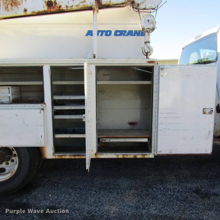 image for item DD2657 2008 Ford F650 Super Duty XL service truck with crane