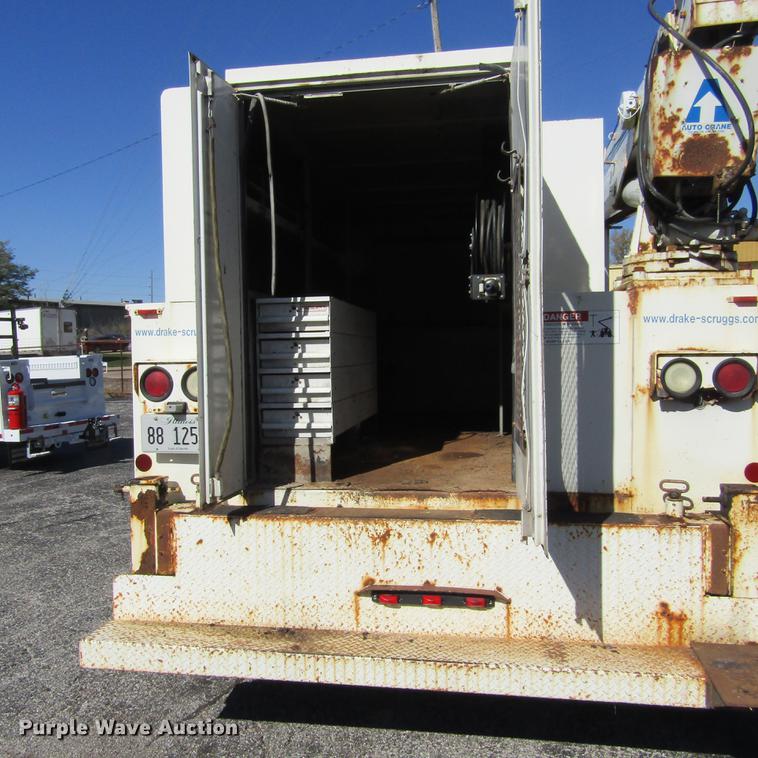 image for item DD2657 2008 Ford F650 Super Duty XL service truck with crane