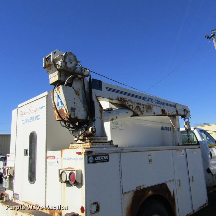 image for item DD2657 2008 Ford F650 Super Duty XL service truck with crane