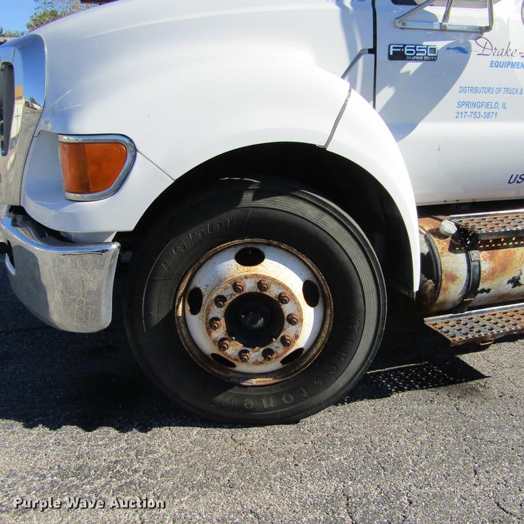 image for item DD2657 2008 Ford F650 Super Duty XL service truck with crane