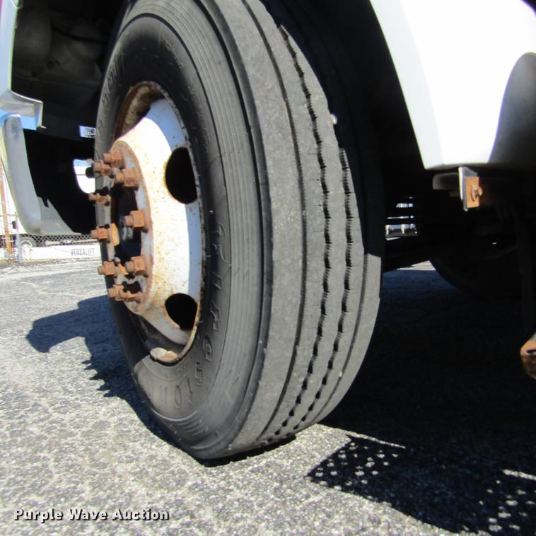 image for item DD2657 2008 Ford F650 Super Duty XL service truck with crane