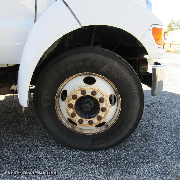 image for item DD2657 2008 Ford F650 Super Duty XL service truck with crane