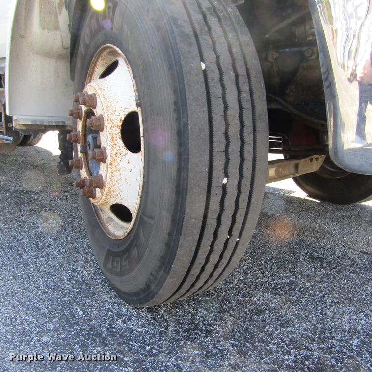 image for item DD2657 2008 Ford F650 Super Duty XL service truck with crane