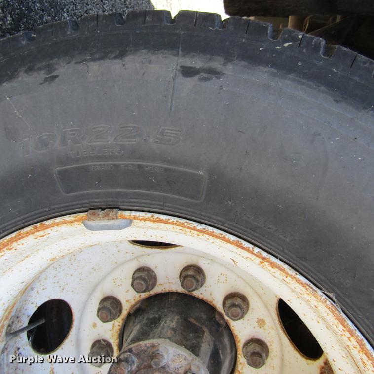 image for item DD2657 2008 Ford F650 Super Duty XL service truck with crane