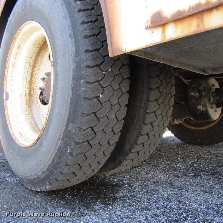 image for item DD2657 2008 Ford F650 Super Duty XL service truck with crane